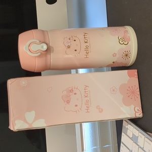 🌺 Hello Kitty Water Bottle